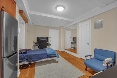 $335,000 | 314 East 41st Street, Unit 306B | Murray Hill