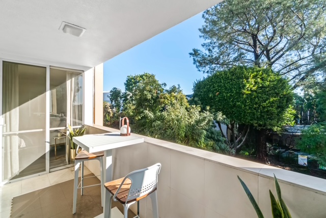 1015 North Kings Road, Unit 301 West Hollywood, CA 90069 - Photo 11 of 22