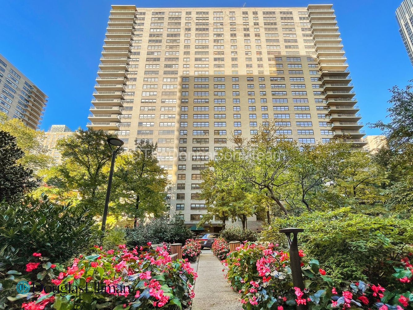 180 West End Avenue, Unit 23D Manhattan, NY 10023 - Photo 14 of 22 a view of a large building