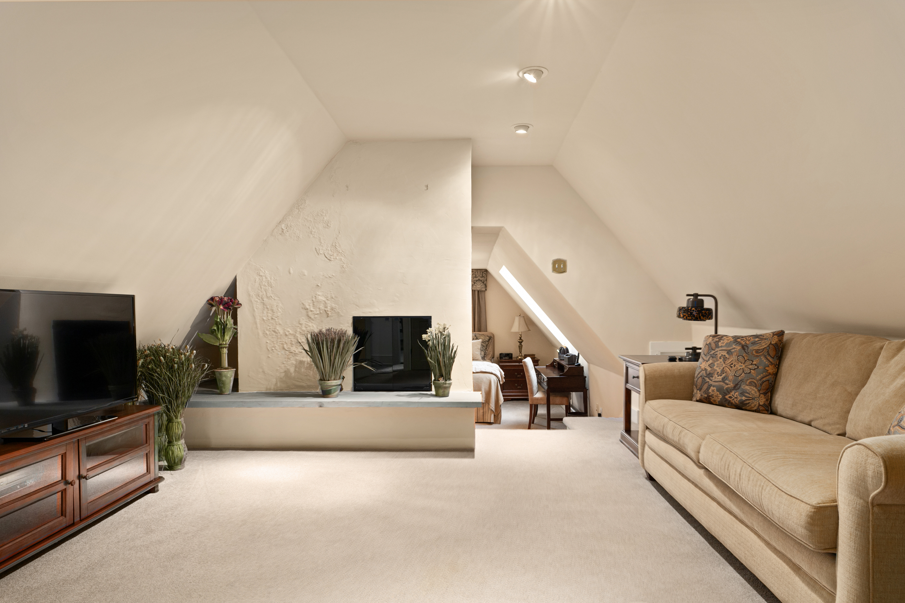 791 Grubbs Mill Road Berwyn, PA 19312 - Photo 36 of 76 a living room with furniture and a flat screen tv
