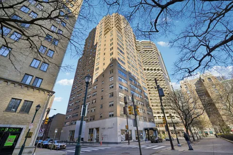 $975,000 | 220 West Rittenhouse Square, Unit 10C, Philadelphia, PA 19103