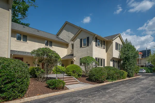 $3,500 | 116 Montrose Avenue, Unit H, Bryn Mawr, PA 19010