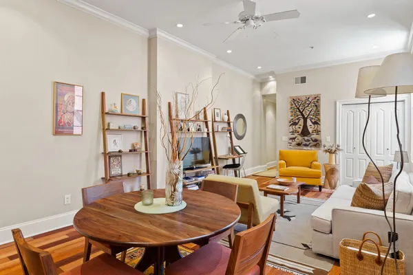 $425,000 | 2049 Walnut Street, Unit 1R, Philadelphia, PA 19103