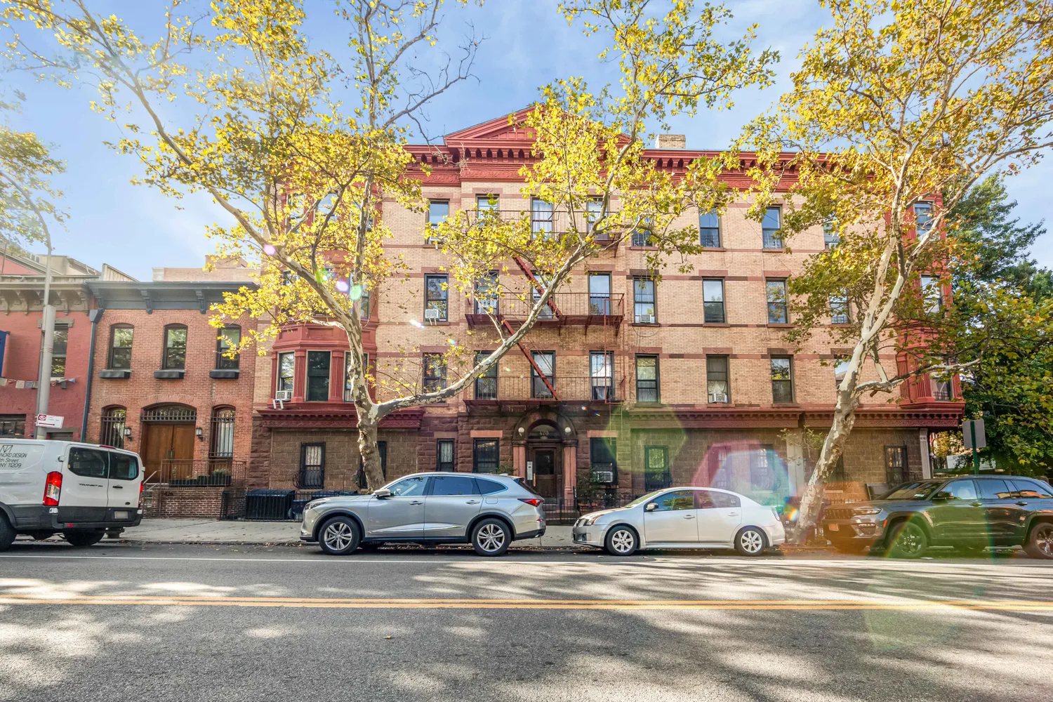a car parked in front of a building