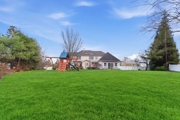 Contact Agent | 201 Wolf Lane, Ambler, PA 19002