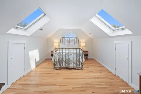 $2,698,000 | 135 Comstock Hill Road, New Canaan, CT 06840