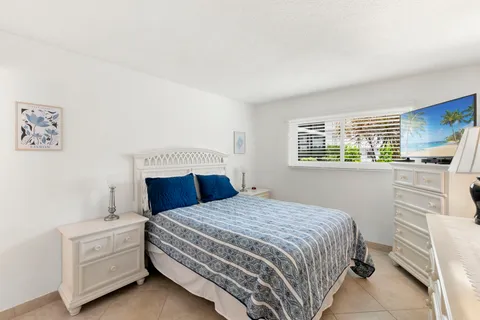 $350,000 | 766 Central Avenue, Unit 119, Naples, FL 34102