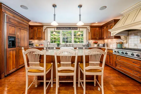 $1,695,000 | 5 Pine Street, Sandwich, MA 02563