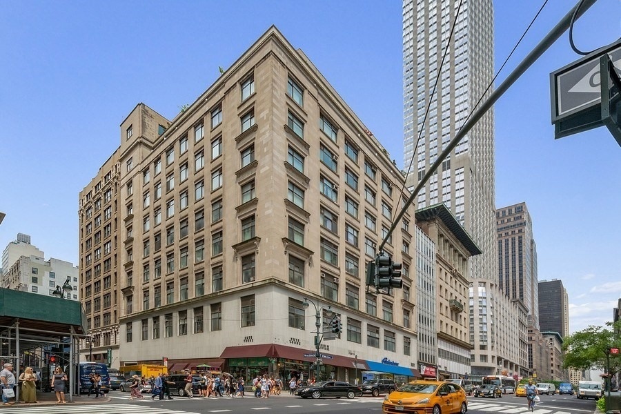 372 5th Avenue, Unit 3M Manhattan, NY 10018 - Photo 13 of 14 a front view of a building