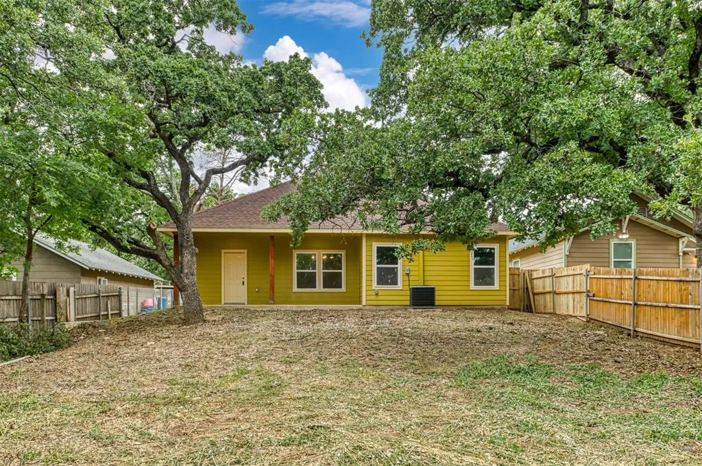 $305,000 | 2621 Canton Drive, Fort Worth, TX 76112