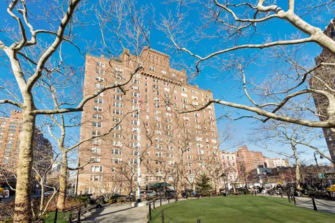 a view of a building in the background