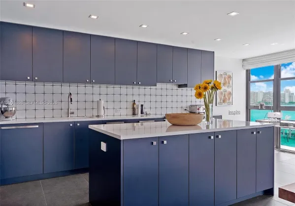 $2,100,000 | 9 Island Avenue, Unit 407, Miami Beach, FL 33139