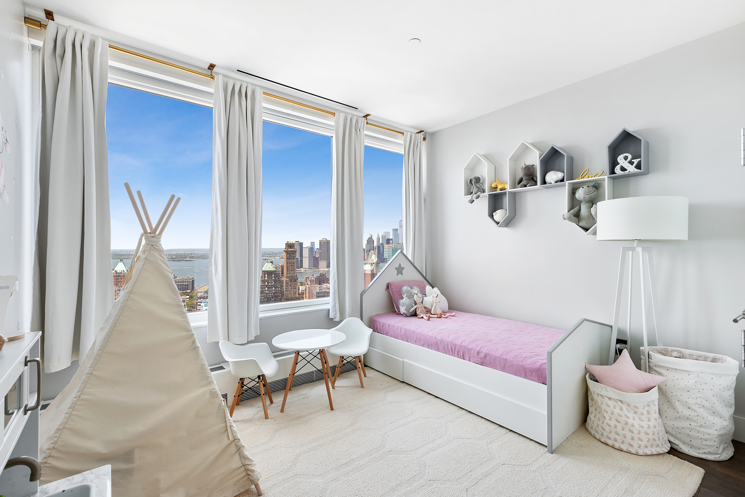 388 Bridge Street, Unit PH45AB Brooklyn, NY 11201 - Photo 15 of 36 a bedroom with furniture and a potted plant