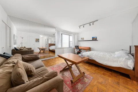 $525,000 | 77 West 55th Street, Unit 16A | Midtown Central