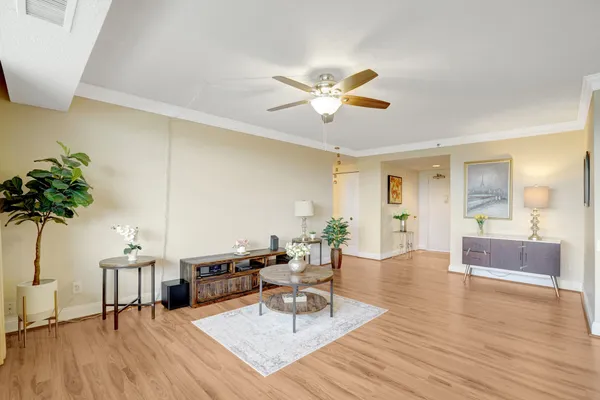 $358,000 | 3713 South George Mason Drive, Unit 904W, Falls Church, VA 22041