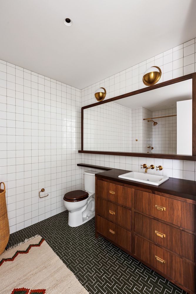 a view of a storage & utility room with washer and dryer