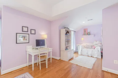 Contact Agent | 5601 Vernon Place, Bethesda, MD 20817