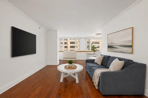 $835,000 | 404 East 76th Street, Unit 3B | Lenox Hill