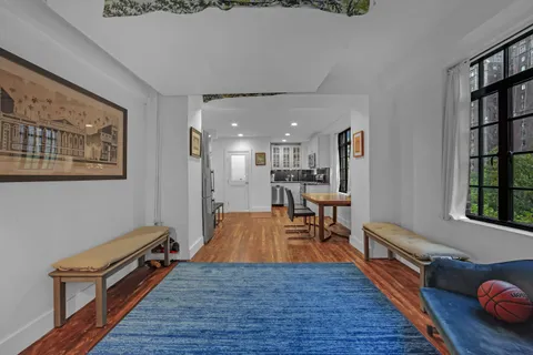 $520,000 | 320 East 42nd Street, Unit 918 | Murray Hill