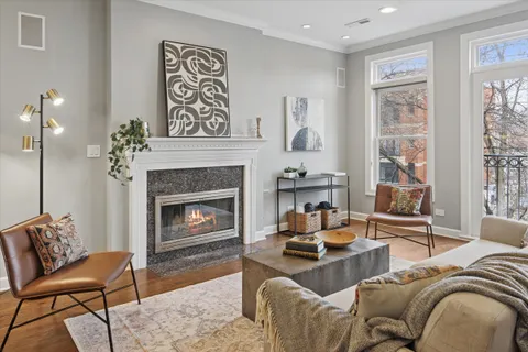 $570,000 | 3806 North Damen Avenue, Unit 2, Chicago, IL 60618