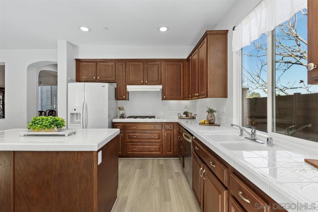 475 Taylor Drive Oceanside, CA 92056 - Photo 9 of 27