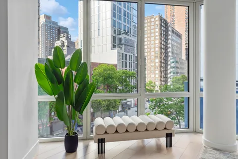 $1,850,000 | 225 East 34th Street, Unit 5E | Murray Hill