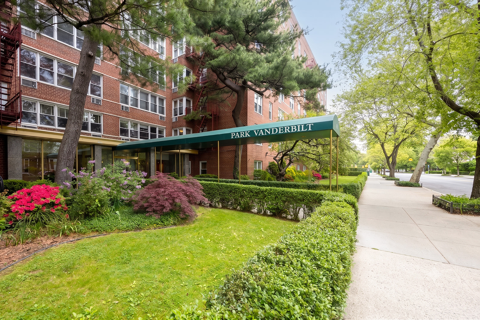 651 Vanderbilt Street, Unit 1T Brooklyn, NY 11218 - Photo 8 of 12