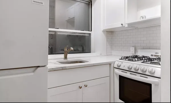 $3,950 | 104 Bedford Street, Unit 1C | West Village