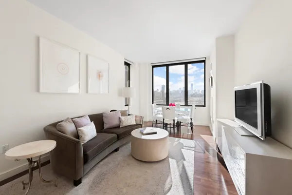 $7,500 | 101 West 24th Street, Unit 12C | Chelsea