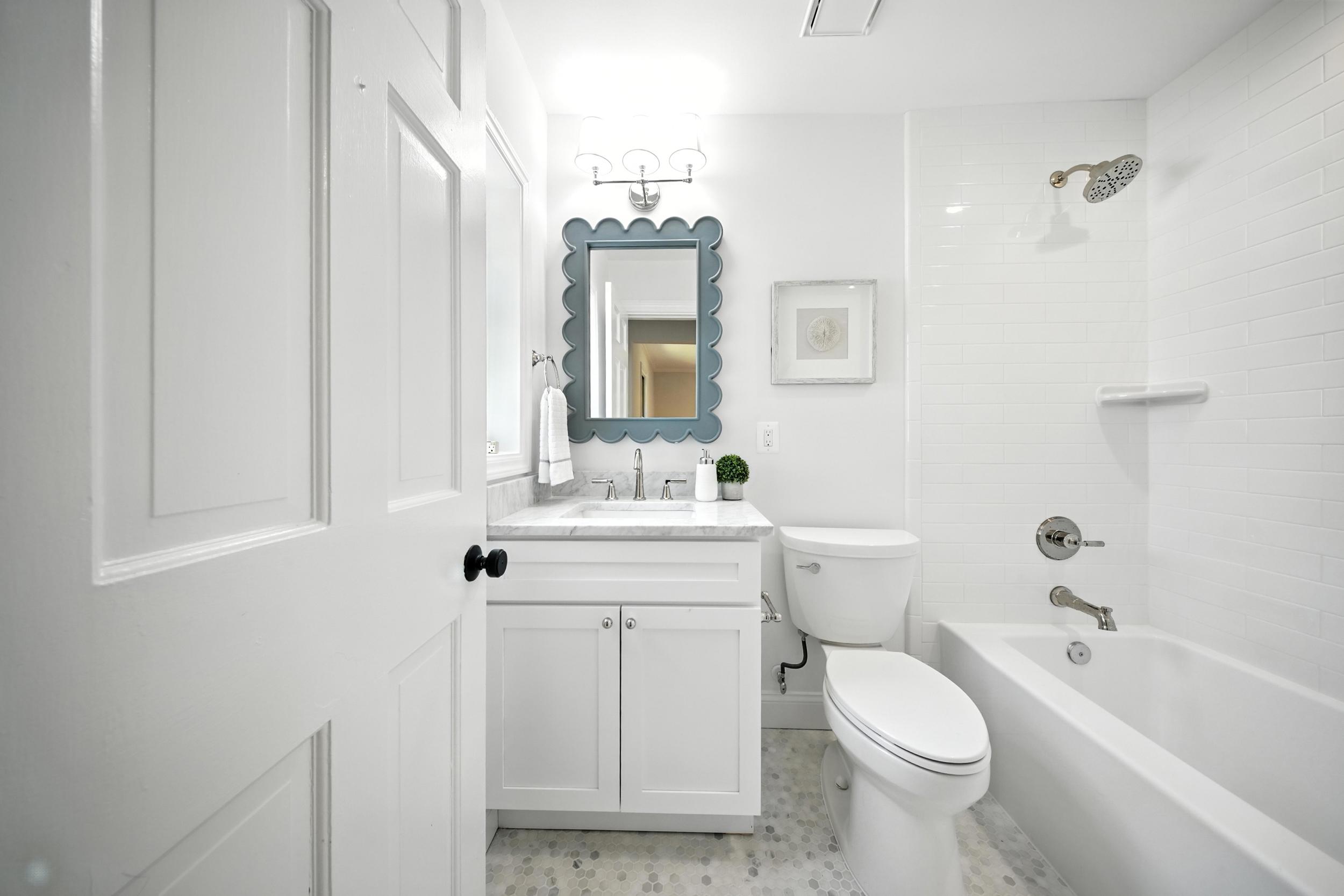 4505 Park Road Alexandria, VA 22312 - Photo 34 of 80 a bathroom with a toilet sink and mirror