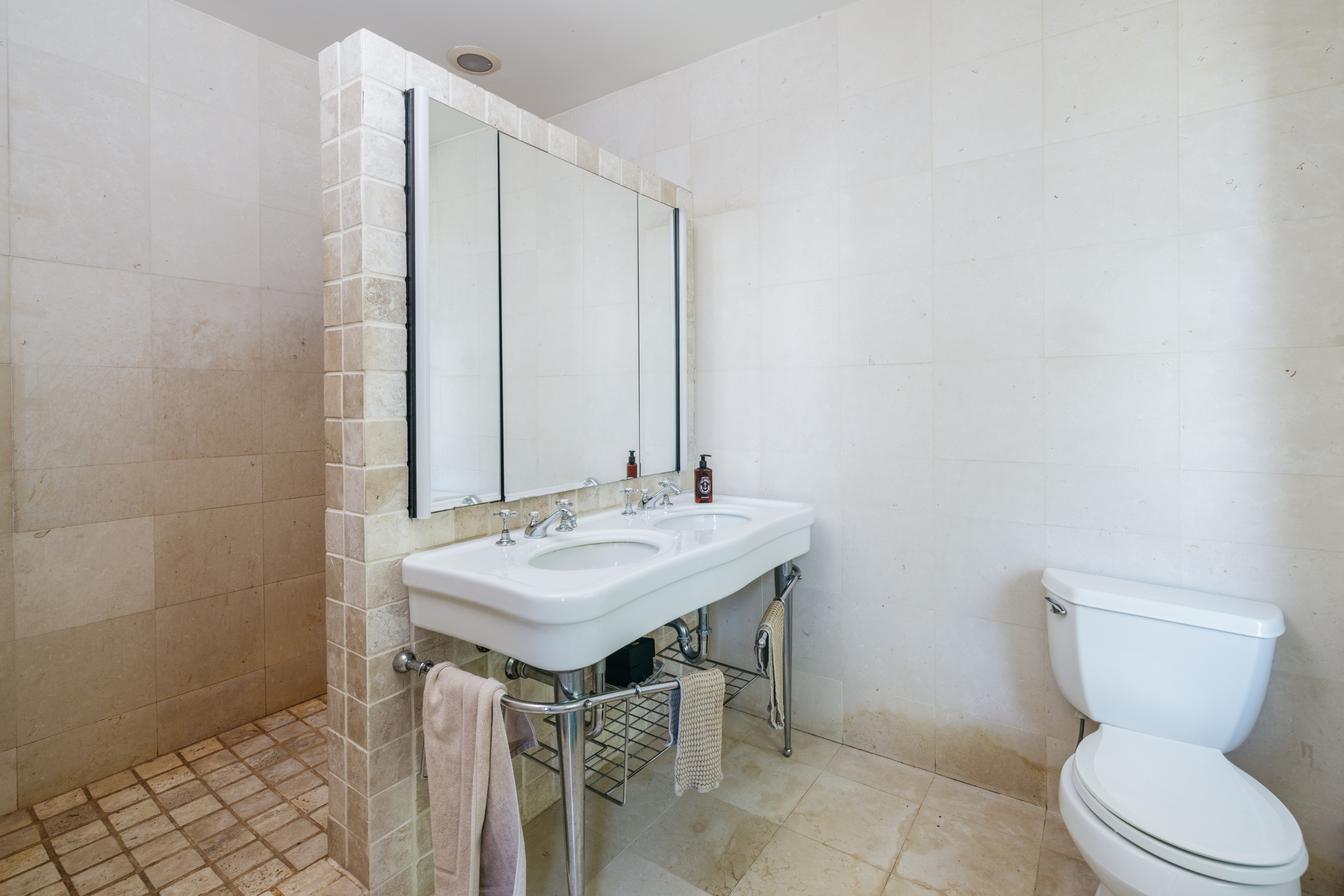 188 Warren Street, Unit TRIPLEX Brooklyn, NY 11201 - Photo 7 of 15 a bathroom with a toilet a sink and mirror