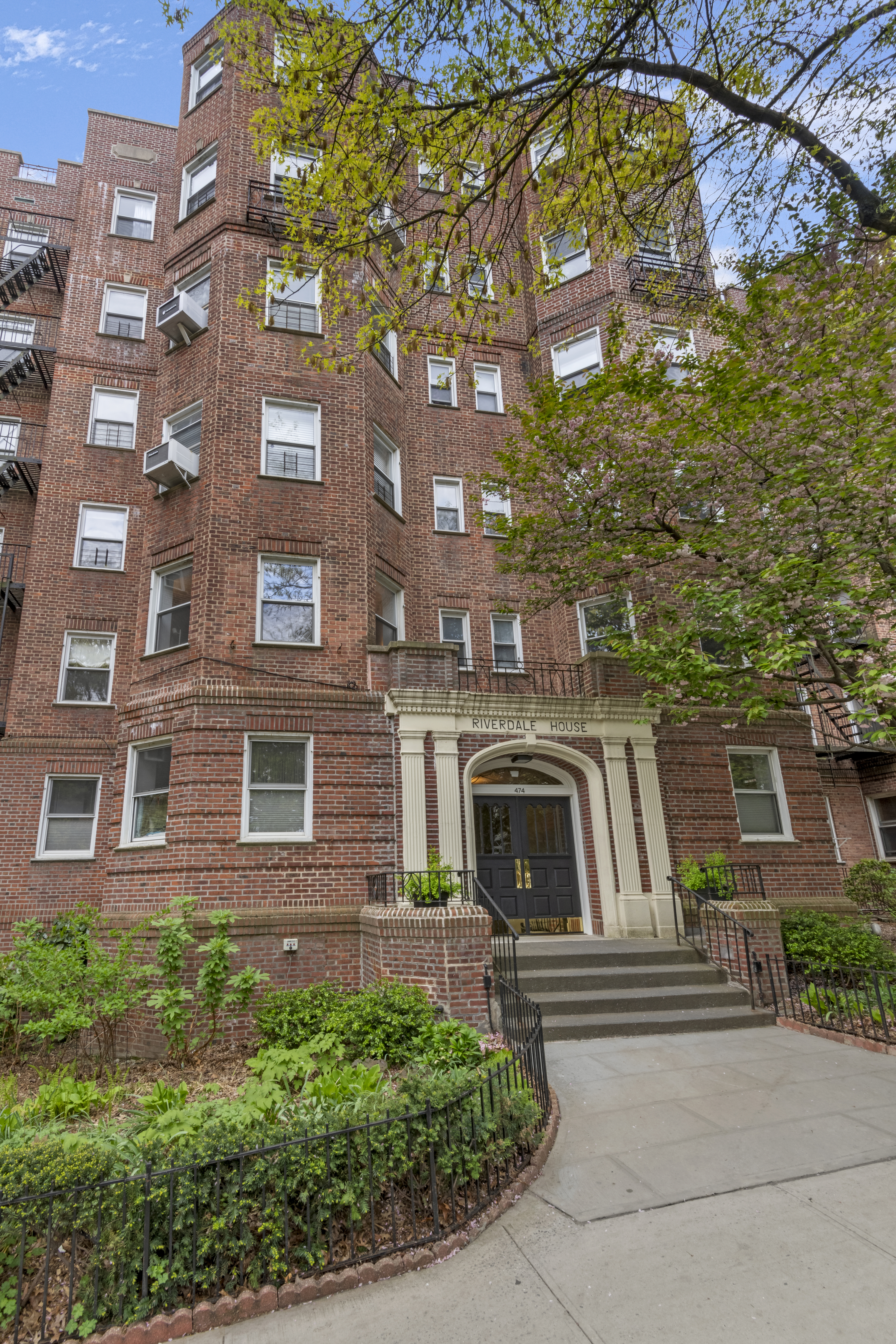 474 West 238th Street, Unit 4I Bronx, NY 10463 - Photo 17 of 20