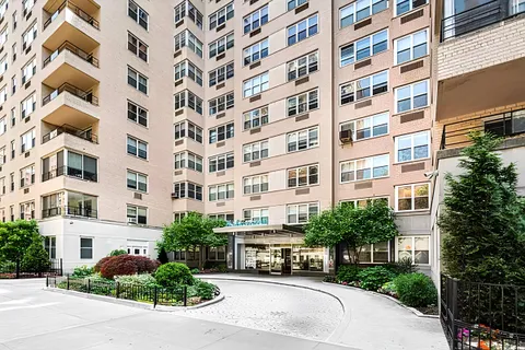 $775,000 | 11 5th Avenue, Unit 2W | Greenwich Village