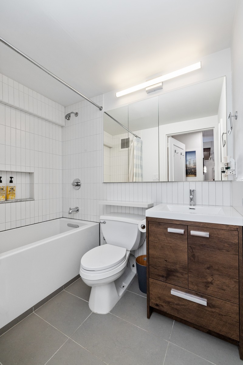 96 Schermerhorn Street, Unit 2F Brooklyn, NY 11201 - Photo 6 of 10 a bathroom with a sink a toilet and a bathtub