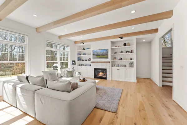 $2,550,000 | 8621 McHenry Street, Vienna, VA 22180