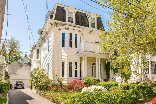 $3,300 | 14 Evergreen Avenue, Unit 1, Somerville, MA 02145