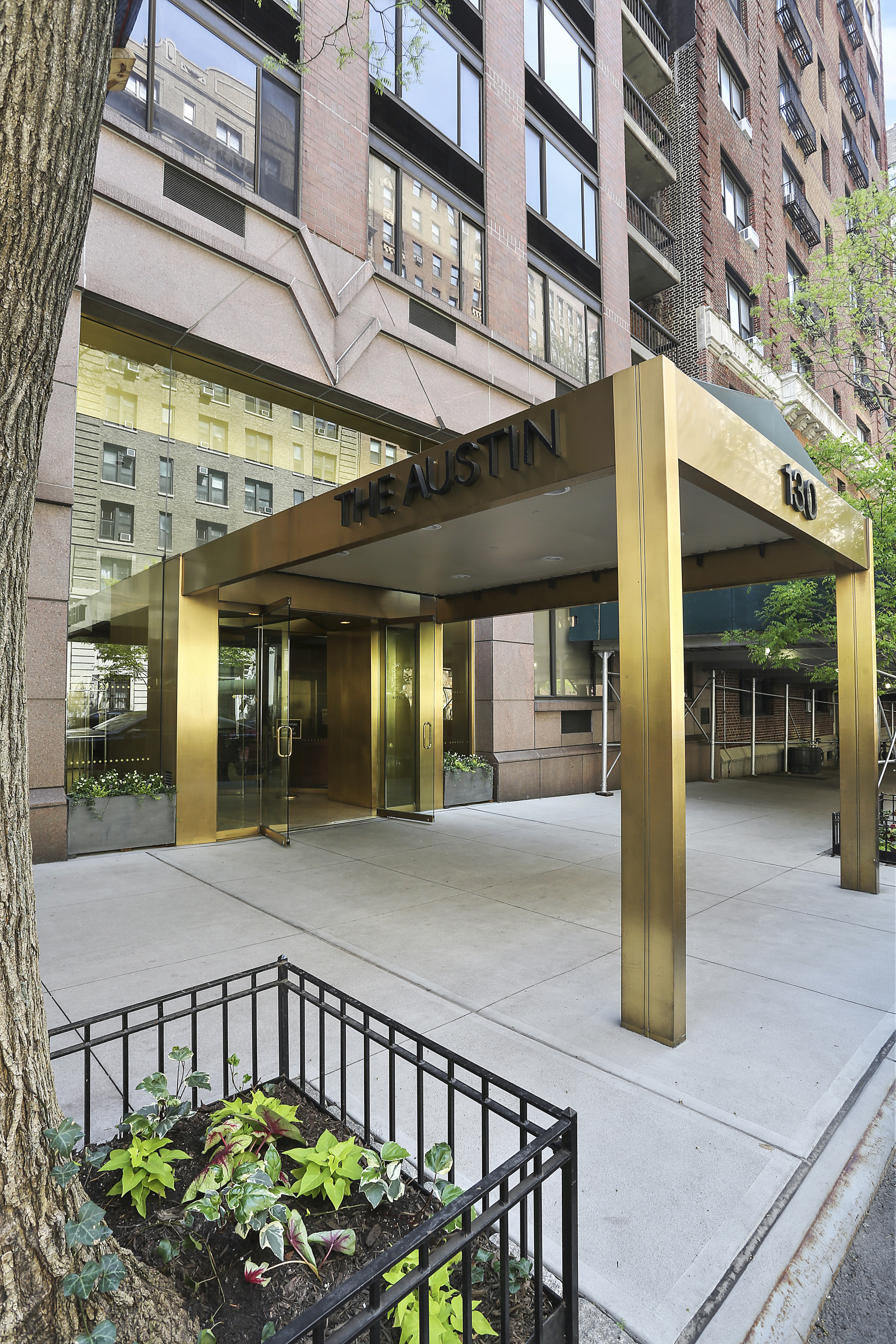 130 West 79th Street, Unit 17A Manhattan, NY 10024 - Photo 13 of 15 a front view of a building with street