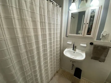 $3,000 | 1643 York Avenue, Unit 4E | Upper East Side