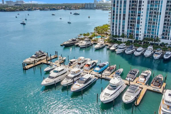 $1,100,000 | 17301 Biscayne Boulevard, Unit 1401, North Miami Beach, FL 33160