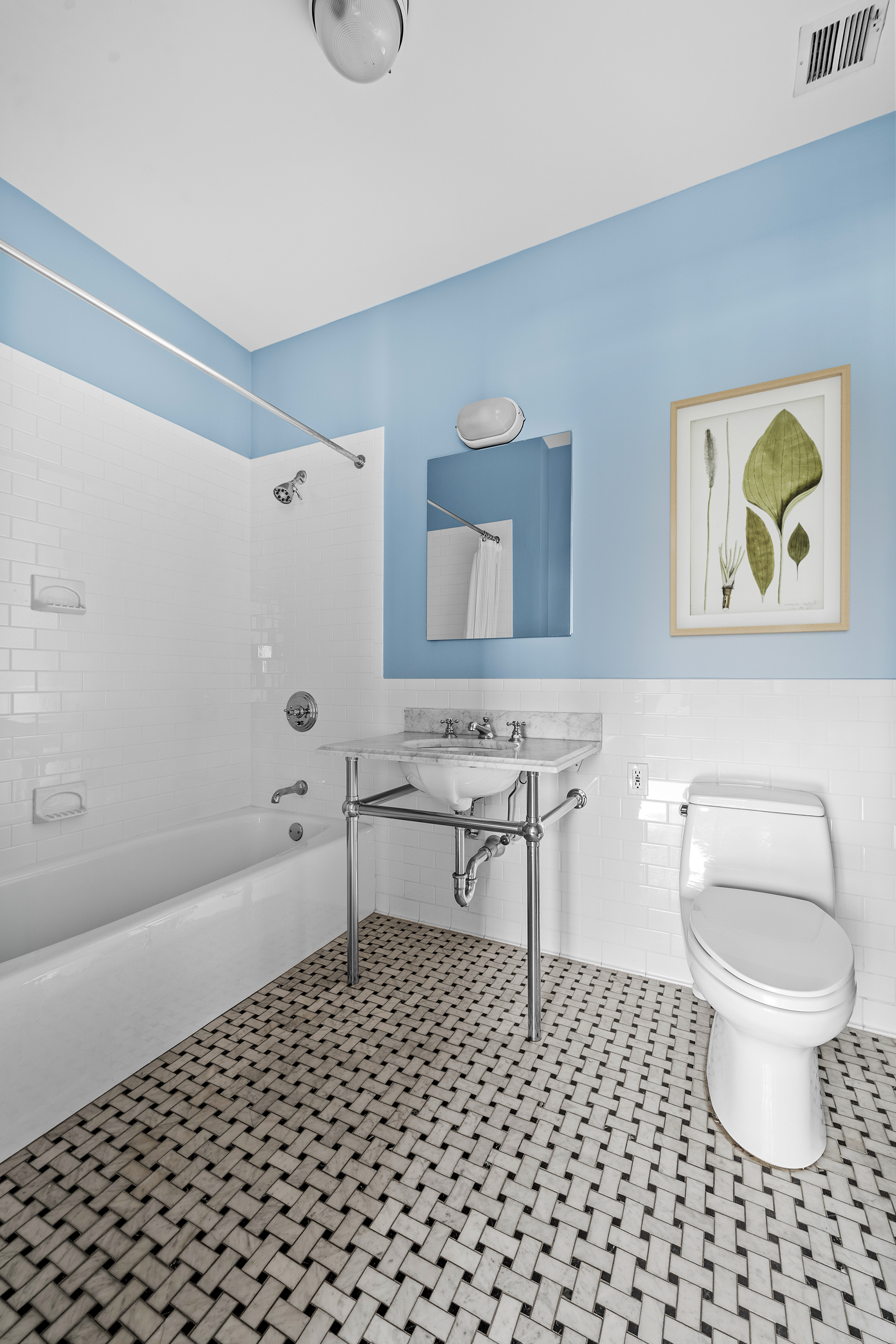 30 Main Street, Unit PHB Brooklyn, NY 11201 - Photo 20 of 33 a bathroom with a toilet a sink and bathtub