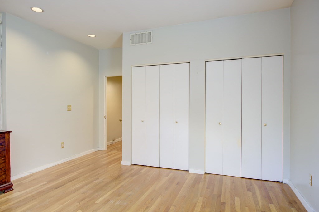 327 Commonwealth Avenue Boston, MA 02115 - Photo 20 of 26 a view of an empty room