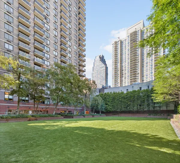 $18,500 | 515 East 72nd Street, Unit 3KLMN | Lenox Hill