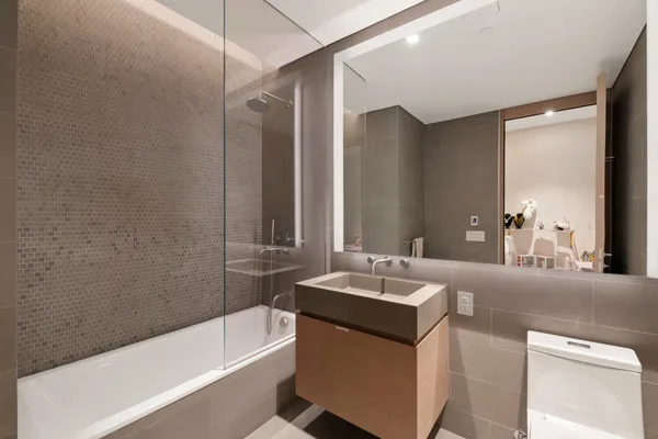 $5,350,000 | 49 Chambers Street, Unit 8E | TriBeCa