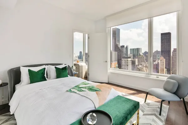 $9,750 | 232 East 54th Street, Unit 33B | Midtown East