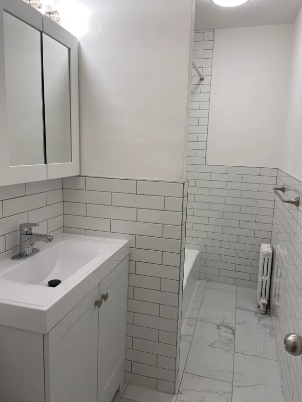 $4,000 | 330 East 58th Street, Unit 1C | Sutton Place