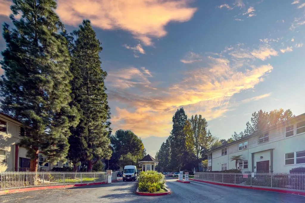 $520,000 | 5825 Bowcroft Street, Unit 1, Los Angeles, CA 90016