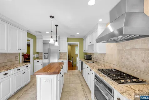 $1,775,000 | 24 Vanderbeck Lane, Mahwah, NJ 07430