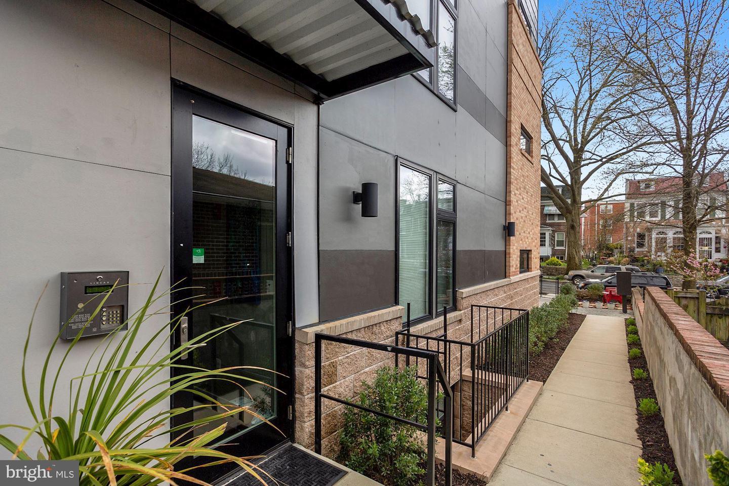 129 Varnum Street Northwest, Unit 6 Washington, DC 20011 - Photo 3 of 25