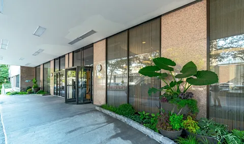 $950,000 | 140 West End Avenue, Unit 30M | Upper West Side