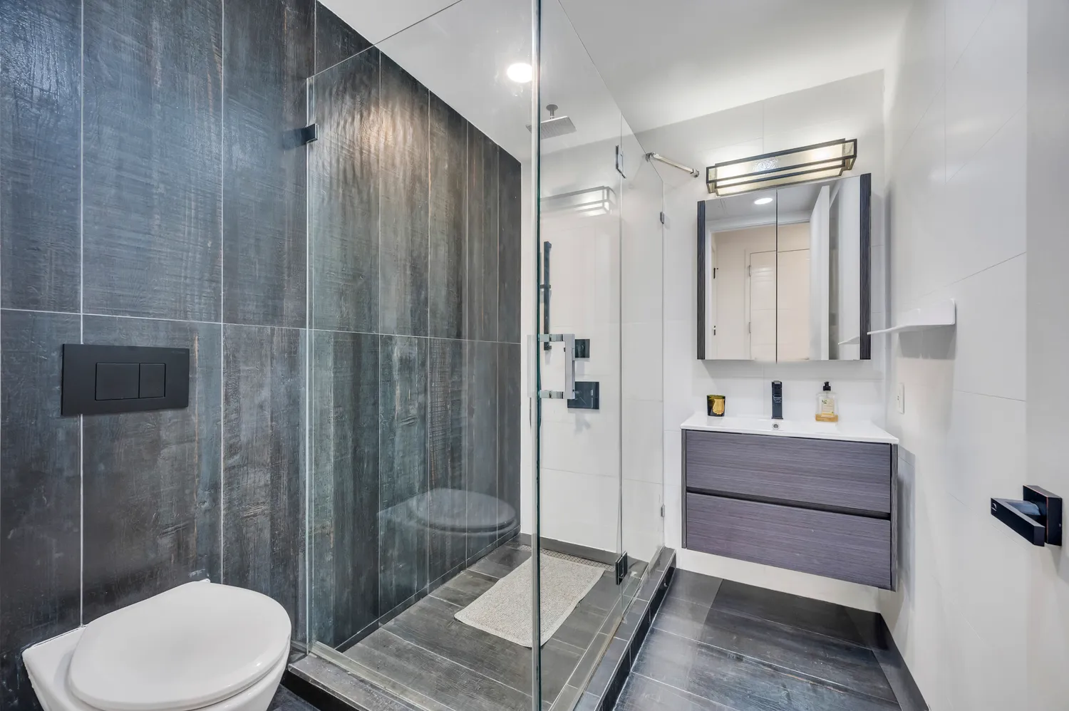 $4,200 | 116 India Street, Unit 2A | Greenpoint